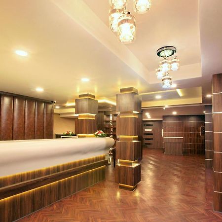 Hotel Kings Empire Kochi Esterno foto