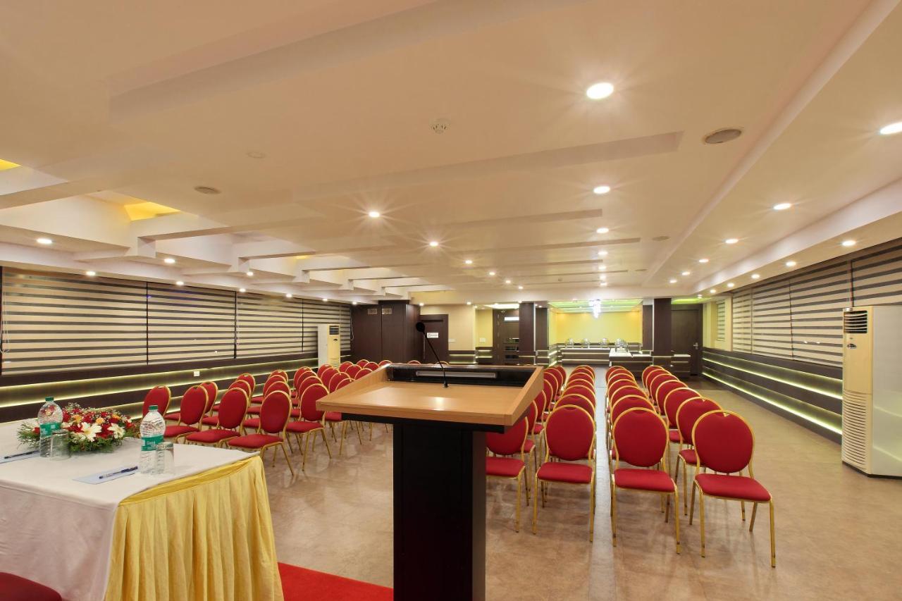 Hotel Kings Empire Kochi Esterno foto