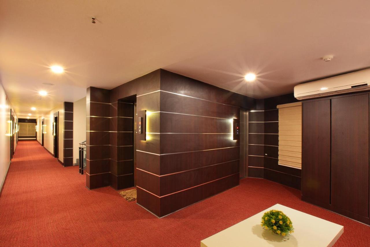 Hotel Kings Empire Kochi Esterno foto