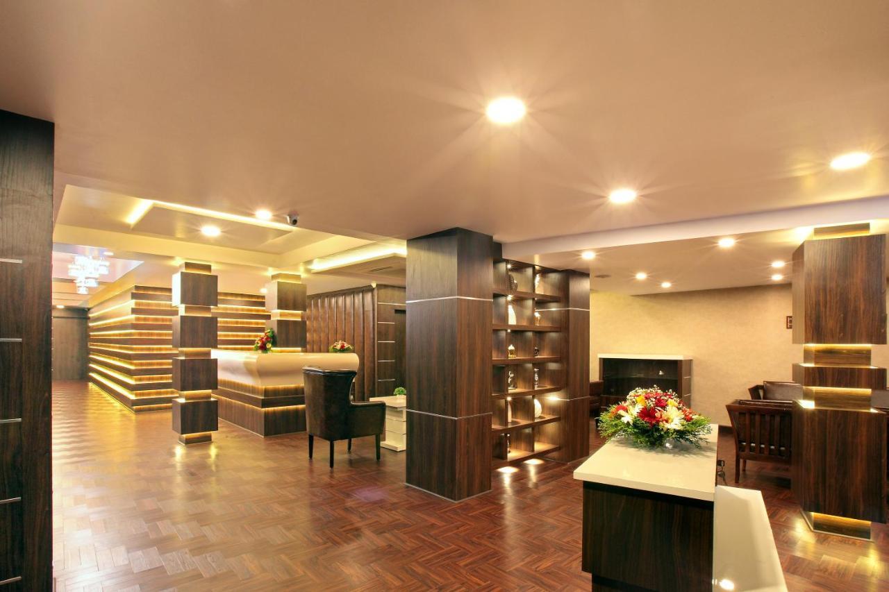 Hotel Kings Empire Kochi Esterno foto
