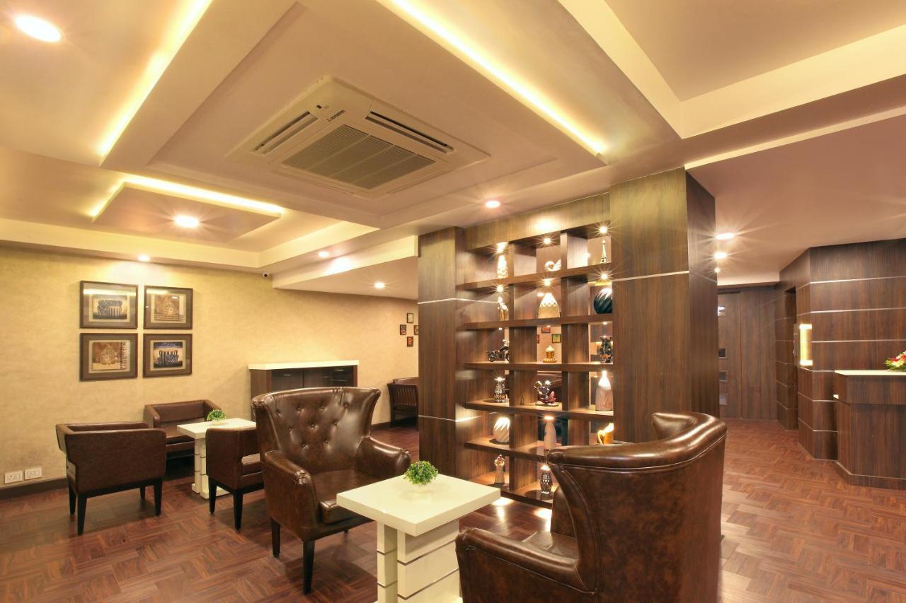 Hotel Kings Empire Kochi Esterno foto
